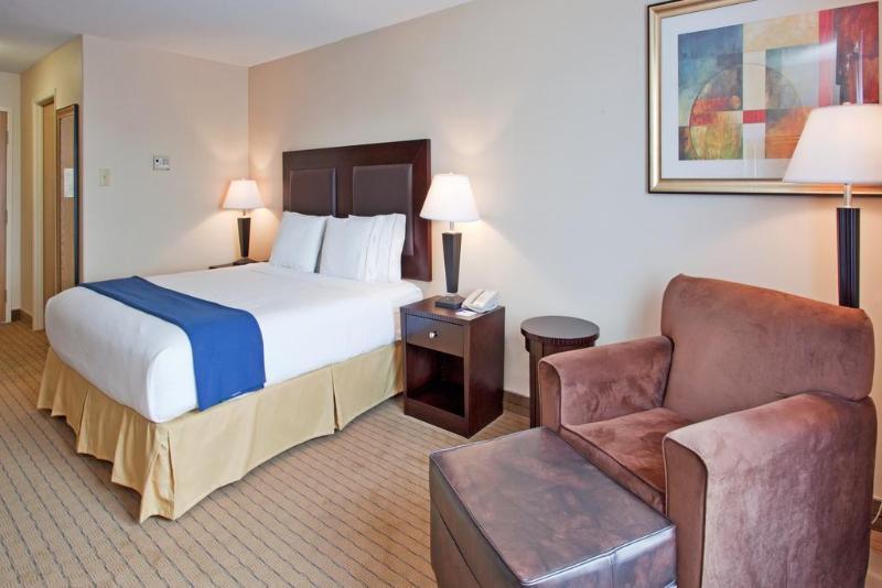 Holiday Inn Express Hotel & Suites Swift Current By Ihg Habitación foto