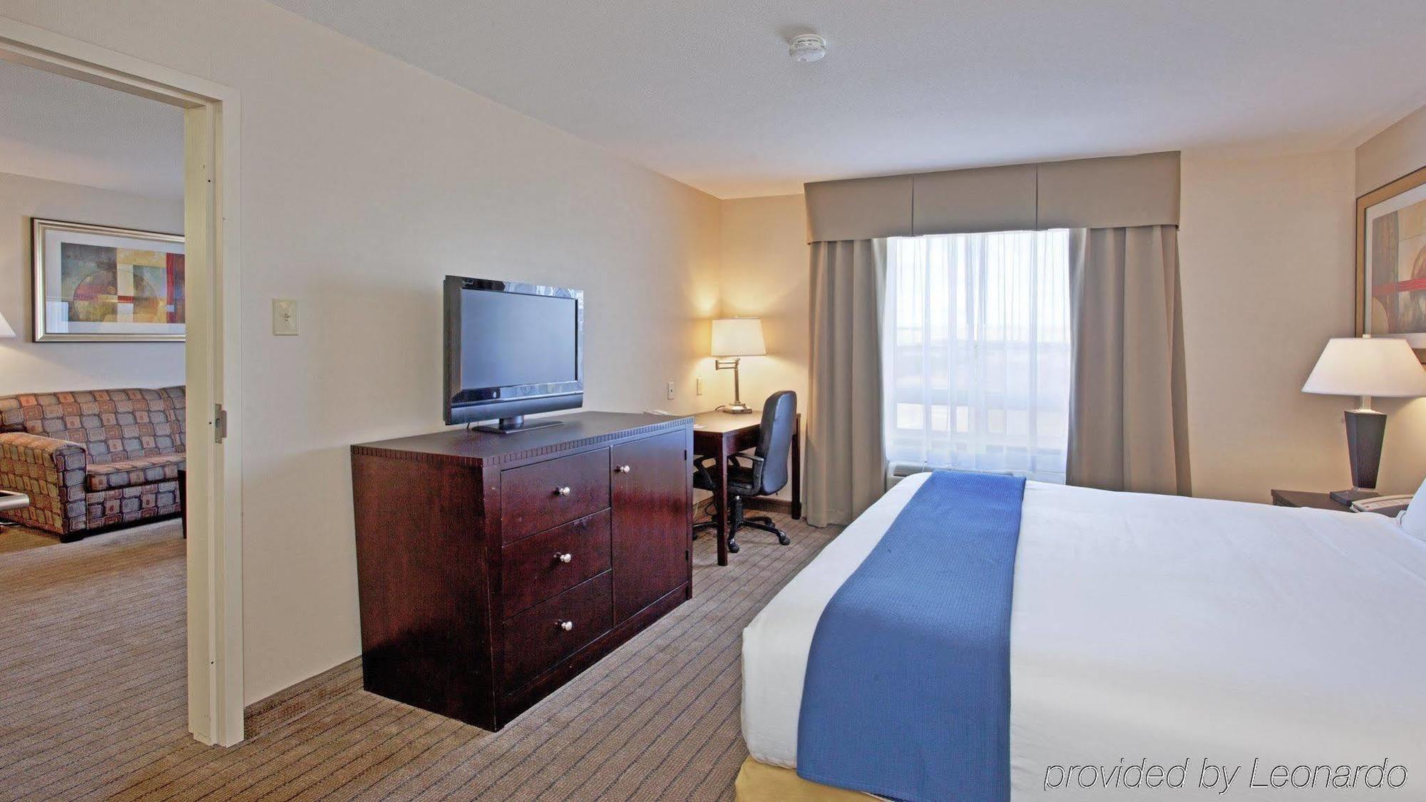 Holiday Inn Express Hotel & Suites Swift Current By Ihg Habitación foto