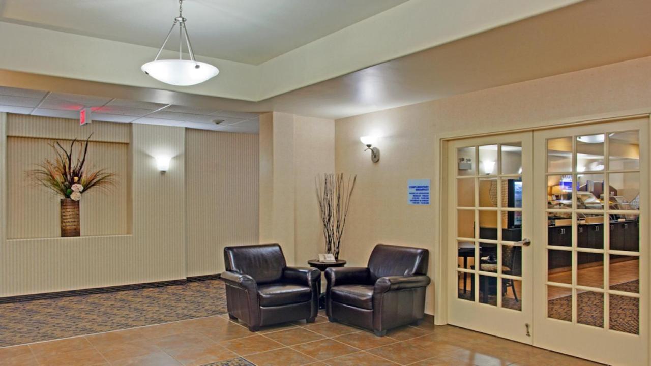 Holiday Inn Express Hotel & Suites Swift Current By Ihg Exterior foto
